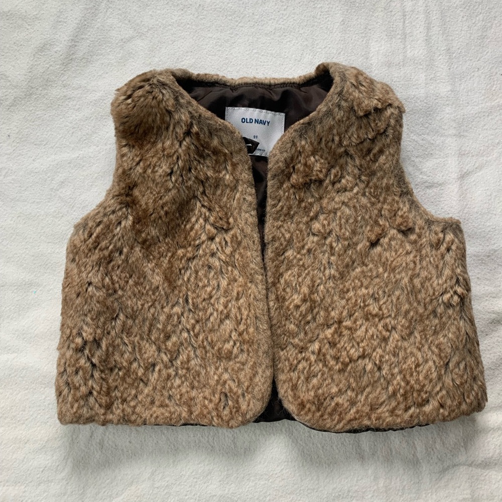 Toddler girl 3T faux fur vest old navy Adorable